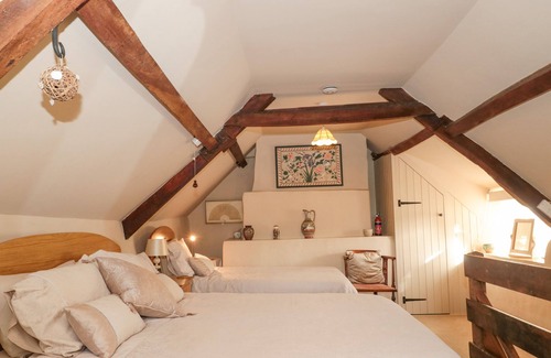 Portesham Cottage | ELWORTH FARMHOUSE COTTAGE, romantic, with pool in Portesham