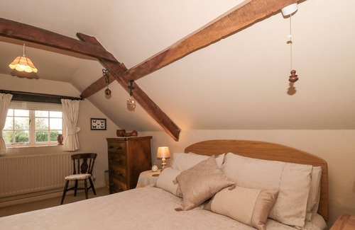 Portesham Cottage | ELWORTH FARMHOUSE COTTAGE, romantic, with pool in Portesham