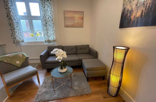 Ely Apartment | Ely city centre, great location, view of Cathedral