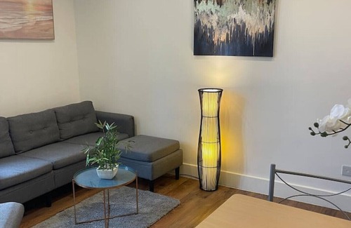 Ely Apartment | Ely city centre, great location, view of Cathedral