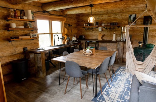 Ely Cabin | Ely Log Cabin - Off Grid+Solar+WiFi - 40 acres to roam