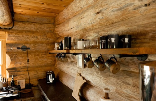 Ely Cabin | Ely Log Cabin - Off Grid+Solar+WiFi - 40 acres to roam