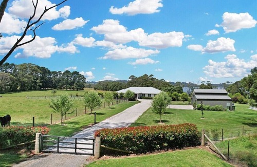 Fitzroy Falls Cottage | Elysium Cottage - A Cosy Retreat with Water Views