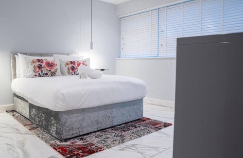 Edgbaston Apartment | Elysium Haven 2 BED 2 BATH SLEEPS 6 Netflix, FREE Parking and POOL TABLE