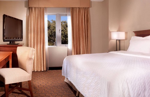 Gateway Hotel | Embassy Suites by Hilton Austin Arboretum