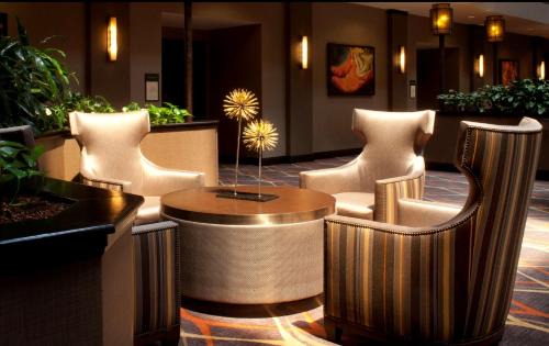 Gateway Hotel | Embassy Suites by Hilton Austin Arboretum