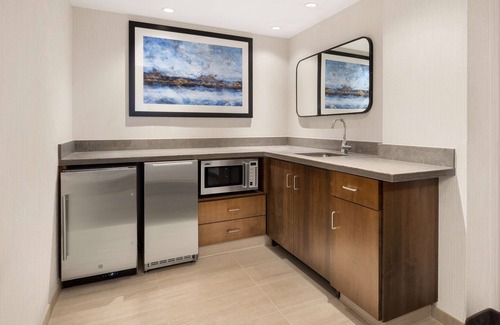 Portland Hotel | Embassy Suites by Hilton Portland Airport