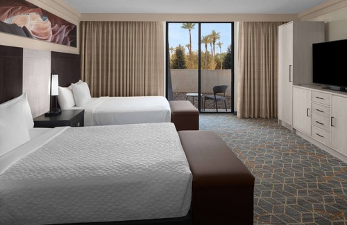 Camelback East Hotel | Embassy Suites by Hilton Phoenix Biltmore