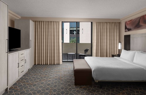 Camelback East Hotel | Embassy Suites by Hilton Phoenix Biltmore