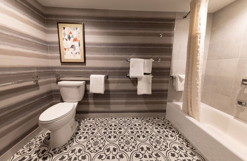 Camelback East Hotel | Embassy Suites by Hilton Phoenix Biltmore