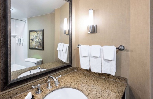 West Bloomington Hotel | Embassy Suites by Hilton Bloomington/Minneapolis