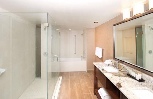 Blue Ash Hotel | Embassy Suites by Hilton Cincinnati Northeast Blue Ash