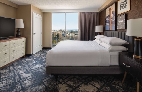 The East Side Hotel | Embassy Suites by Hilton San Francisco Airport Oyster Point