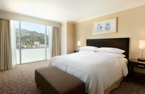 Downtown Hotel | Embassy Suites Los Angeles - Glendale