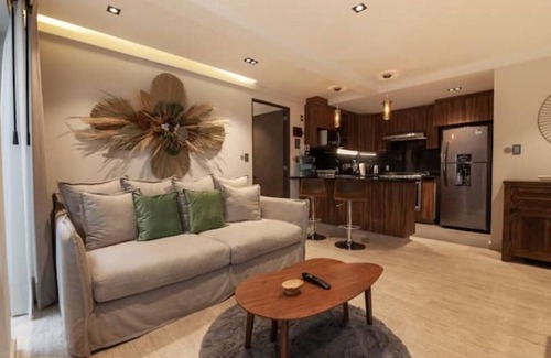 Colonia Cuauhtemoc Apartment | Embrace Today's Elegance: Capullo's Nowness Bathed in Roma Norte Sunlight.n