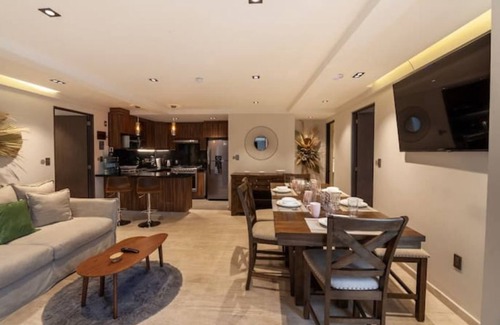 Colonia Cuauhtemoc Apartment | Embrace Today's Elegance: Capullo's Nowness Bathed in Roma Norte Sunlight.n