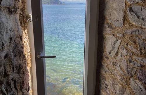 Cawsand Cottage | Emelle, Kingsand, near the water's edge