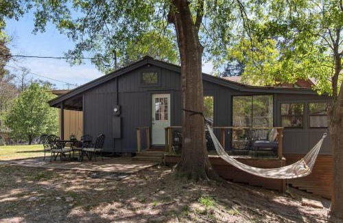 Shreveport House | Emerald Cottage- Lake Front & Kayaks On Hgtv!