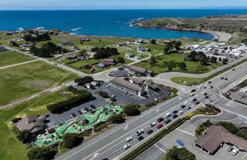 Fort Bragg Hotel | Emerald Dolphin Inn & Mini Golf