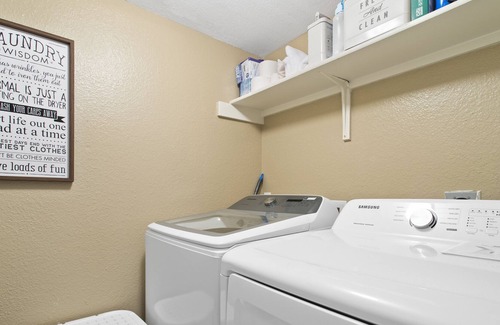 Austin House | Emerald Oasis|3BR|2.5BA| Free parking up to 4 cars