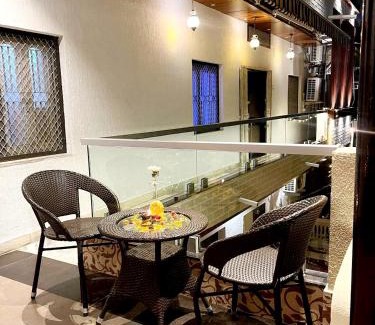 Mount Abu Hotel | EMINENCE PALM RESIDENCY - 1 Km From City Center