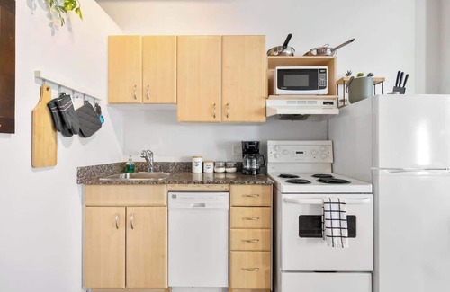 Downtown Edmonton Condo | Eminence Sleek Studio City View