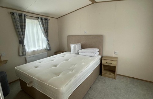 New Forest District Resort | Emma's Pad at Hoburne Naish - New Forest - Wheel chair Accessible with wetroom and ramp