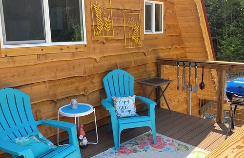 Kila Cottage | Emmons Creek Landing. Spacious peaceful creek side cabin.