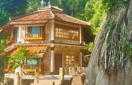 Tioman Island Resort | Emperor Resort By Bugis