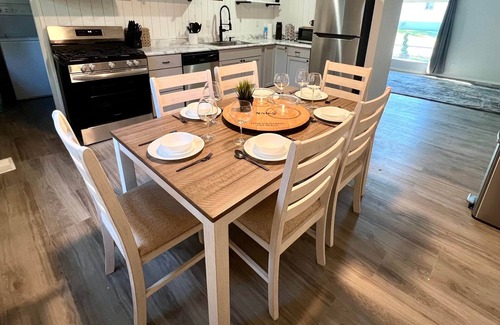 Royal Manor House | Empire - 4 Bed Ranch-Fire Pit - King Bed