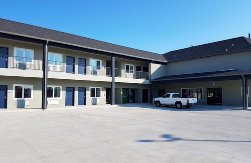 Barker Hotel | Empire Inn Cypress