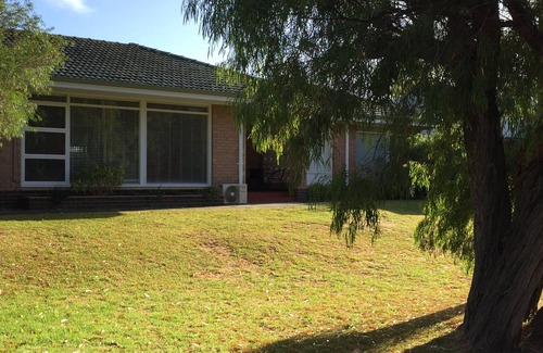Emu Point Cottage | Emu Point Beach Cottages: Oyster Cottage- pet friendly accommodation