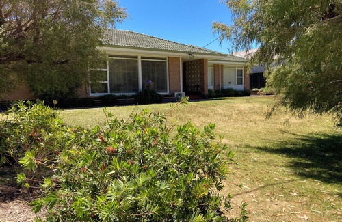 Emu Point Cottage | Emu Point Beach Cottages: Cockleshell Cottage -pet friendly accommodation