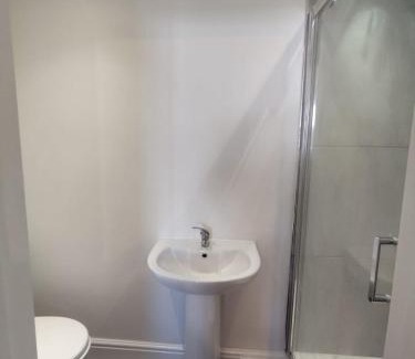 Salford House | En-Suite Double-Bedroom in the Heart of Salford Manchester CR4 Perfect for Short Stays