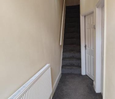 Salford House | En-Suite Double-Bedroom in the Heart of Salford Manchester CR4 Perfect for Short Stays