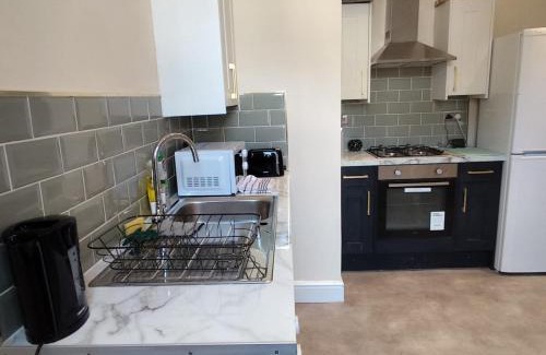 Salford House | En-Suite Double-Bedroom in the Heart of Salford Manchester CR4 Perfect for Short Stays
