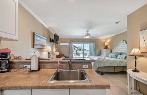 Bay Esplanade Apartment | Enchanted Inn/7 Private King Suites/Waterfront