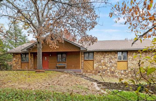 Kimberling City House | Enchanted Woods Hideaway