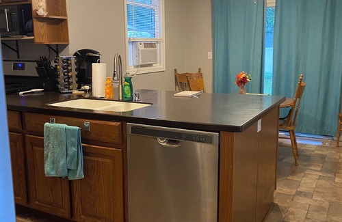 Cheektowaga House | Enchanting 3 bedroom cape home with WiFi in Buffalo