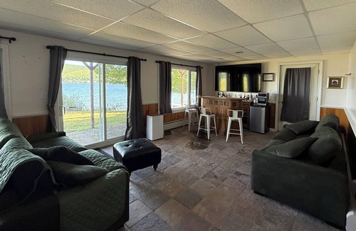 Canaan House | Enchanting 3-bedroom house in Canaan directly on Lake Wallace