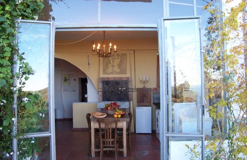 Villa Talla Apartment | Enchanting apartment with sea views and garden, wifi