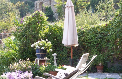 Villa Talla Apartment | Enchanting apartment with sea views and garden, wifi
