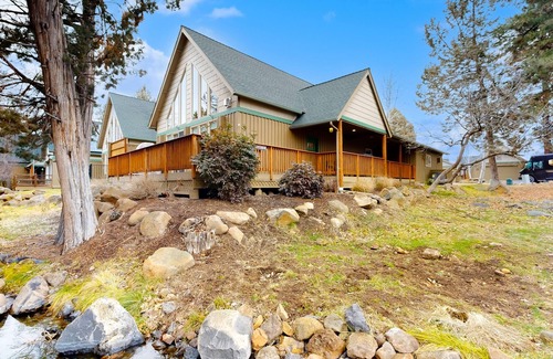 Klamath Falls Ski Chalet | Enchanting chalet with creek views, heated pool, sauna & trails - dog-friendly