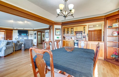 Coos Bay House | Enchanting Coos Bay Sanctuary w/Lush Views!