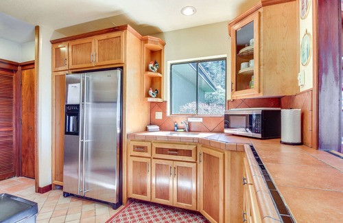 Coos Bay House | Enchanting Coos Bay Sanctuary w/Lush Views!