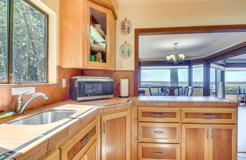 Coos Bay House | Enchanting Coos Bay Sanctuary w/Lush Views!