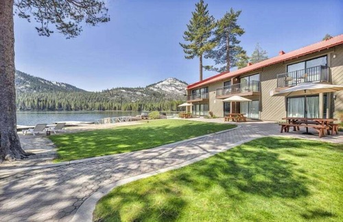 Truckee Apartment | Enchanting Deluxe Studio #216 at Donner Lake Village