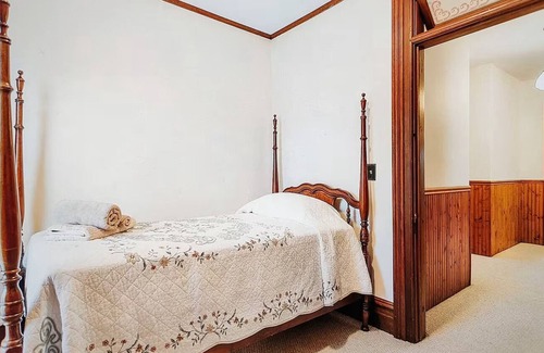 Montague Other | Enchanting Farmhouse w/WiFi in West Michigan - 5 bedrooms - EVENT VENUE OPTION