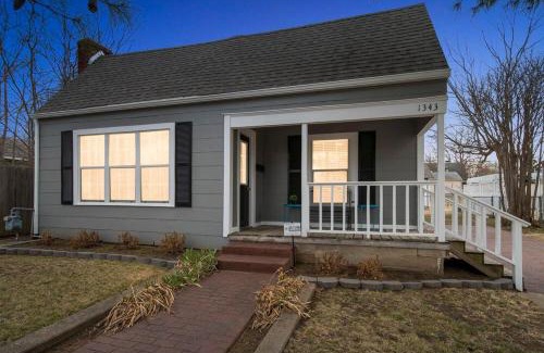Cherry Street House | Enchanting Home at TU & Cherry Street