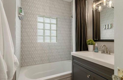 Cherry Street House | Enchanting Home at TU & Cherry Street